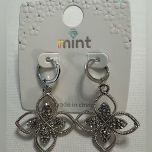 New MINT Clover earrings -silver tone